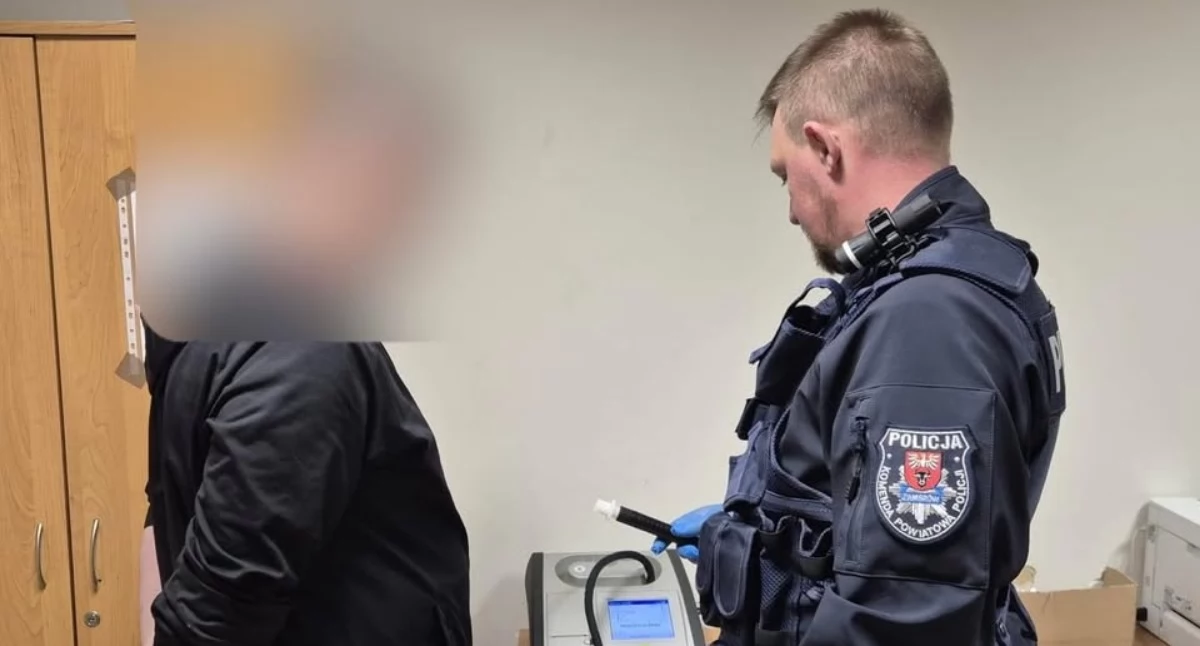 policja, Nietypowy manewr zdradził pijanego kierowcę latek stracił prawo jazdy - zdjęcie, fotografia