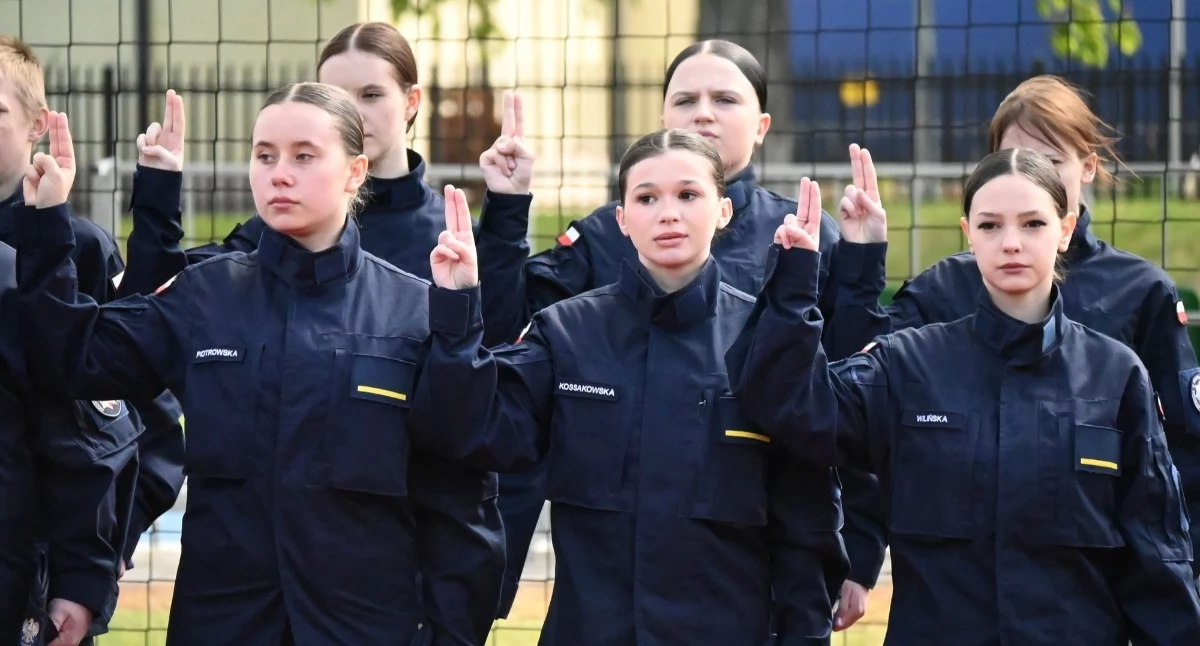 edukacja, Święto Szkoły Uczniowie mundurowych złożyli ślubowanie [FOTO] - zdjęcie, fotografia