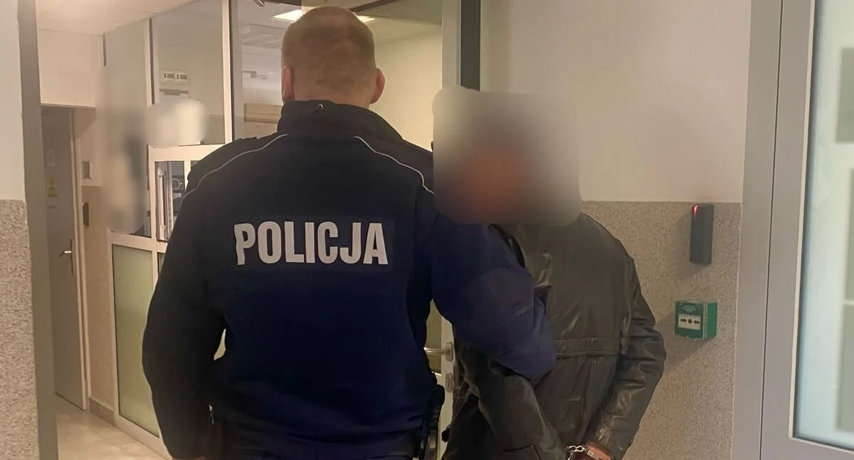 policja, Szukał wiedział poszukiwany Wpadł ręce policji - zdjęcie, fotografia
