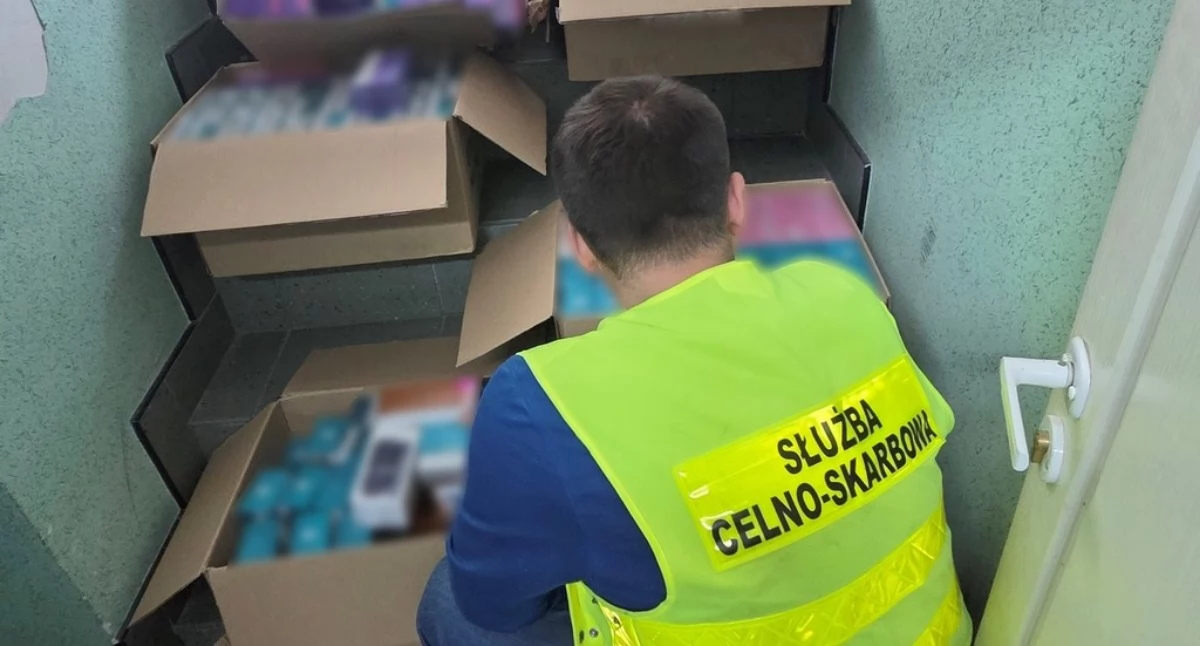 z regionu, Funkcjonariusze przejęli nielegalne wkłady tytoniowe Straty wyniosłoby niemal złotych [FOTO] - zdjęcie, fotografia