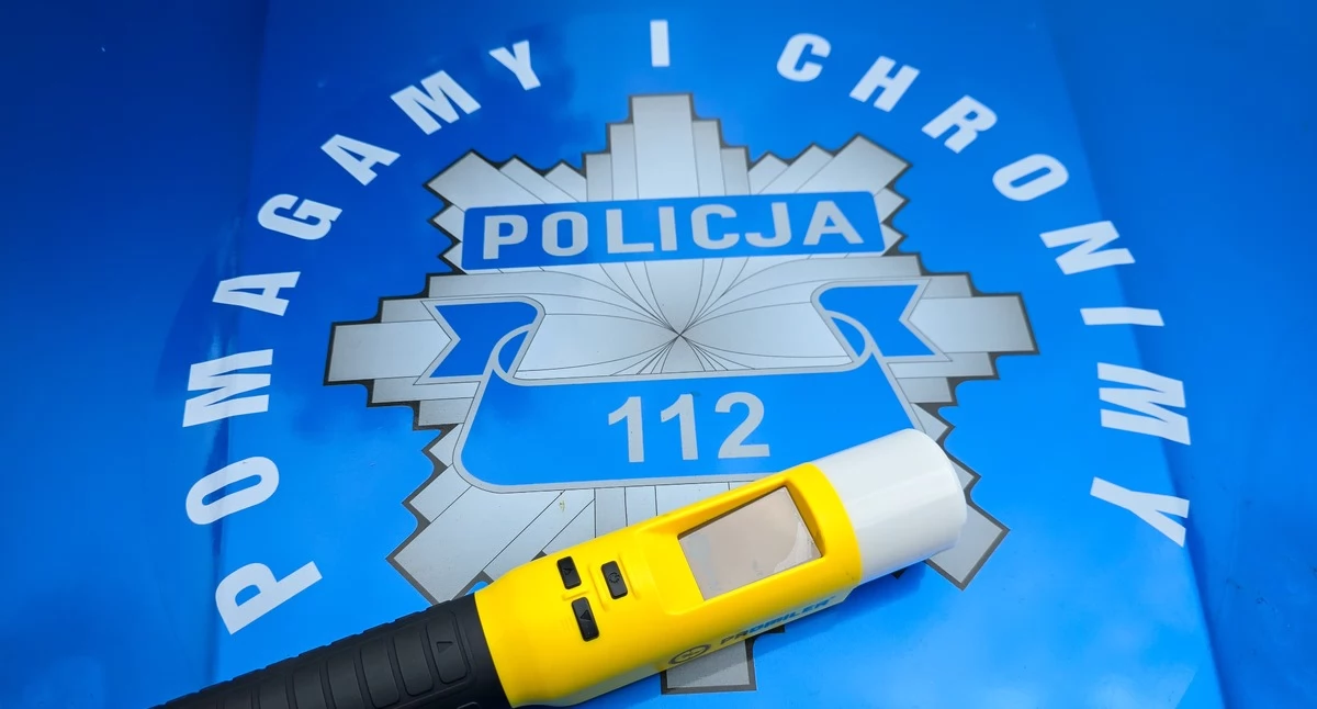 policja, Zambrowscy policjanci zatrzymali dwóch nietrzeźwych kierujących - zdjęcie, fotografia