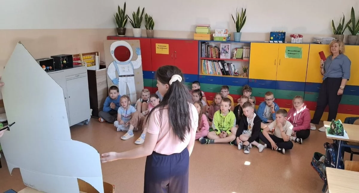 edukacja, Uczniowie zambrowskiej Trójki świętowali Dzień Kosmosu Przygotowali kosmiczne atrakcje [FOTO] - zdjęcie, fotografia