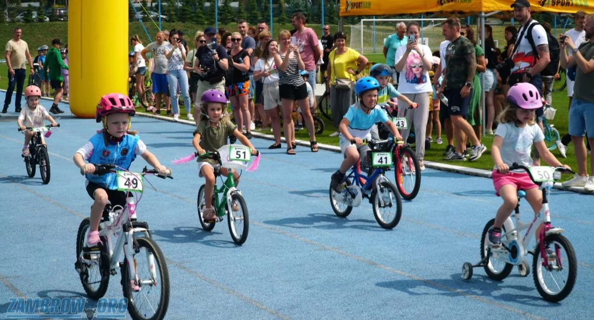 zdjęcie: wyścigi rowerowe w Zambrowie z okazji Dnia Dziecka