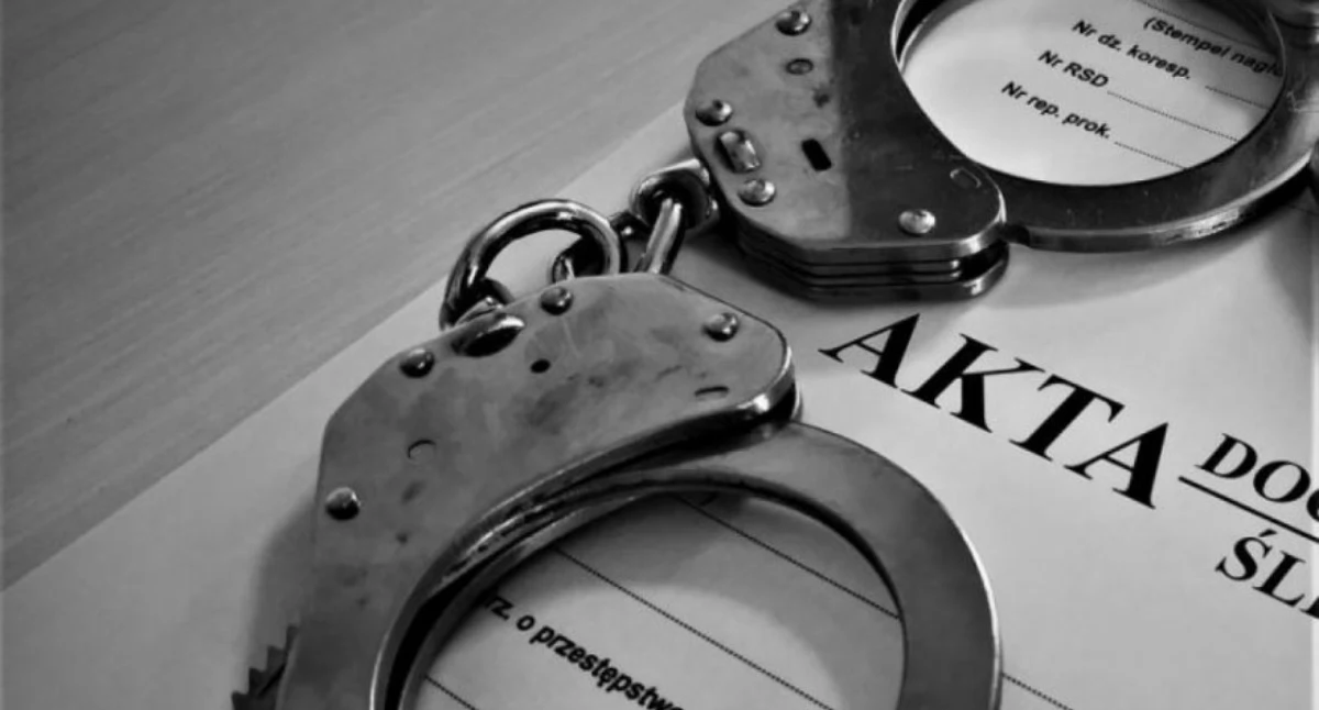 policja, Krzyczał wchodził śmietniki Zambrowscy policjanci zatrzymali latka mefedronem - zdjęcie, fotografia