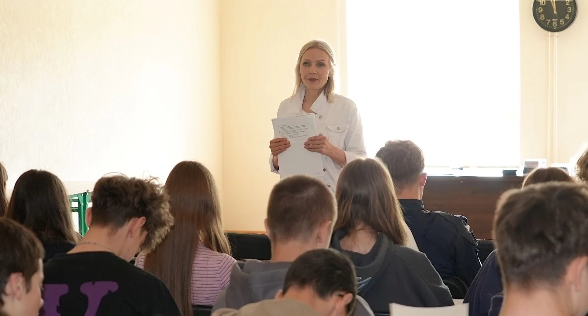 charytatywne wolontariat, Warsztaty wolontariackie Czerwoniaku Zambrowie Program Bumerang uwrażliwia młodzież [FOTO] - zdjęcie, fotografia