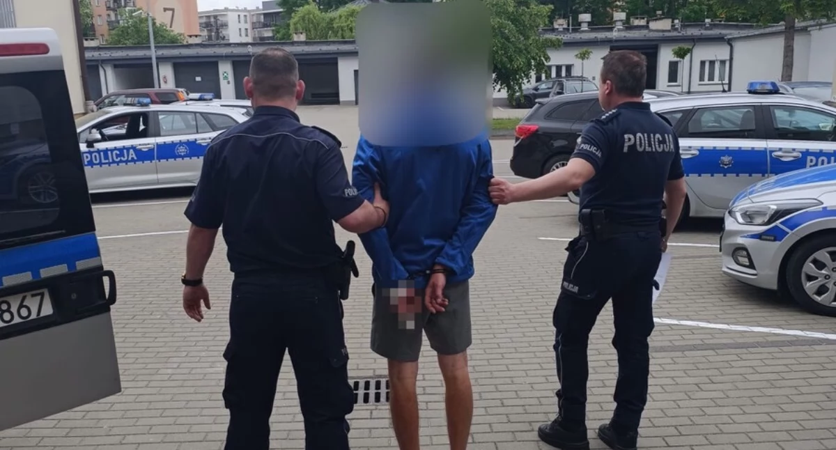 policja, Zaczęło picia alkoholu osiedlu skończyło zarzutami narkotyki [FOTO] - zdjęcie, fotografia