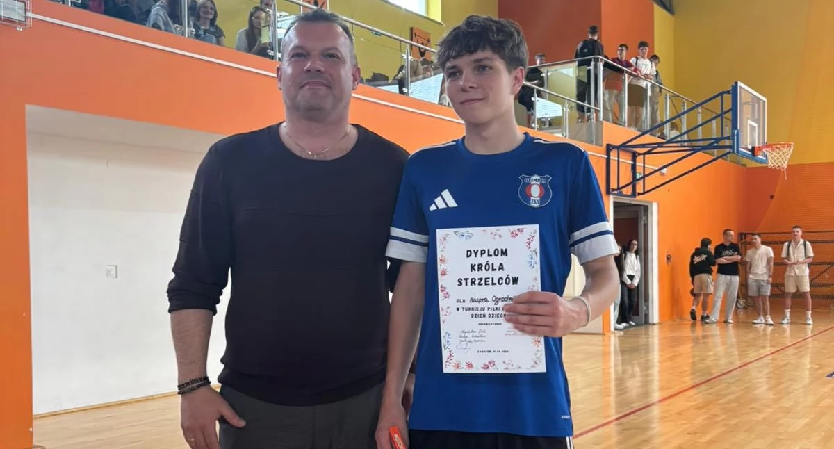 piłka nożna futsal, Młodzież Czerwoniaka rozegrała turniej futsalu okazji Dziecka [FOTO] - zdjęcie, fotografia