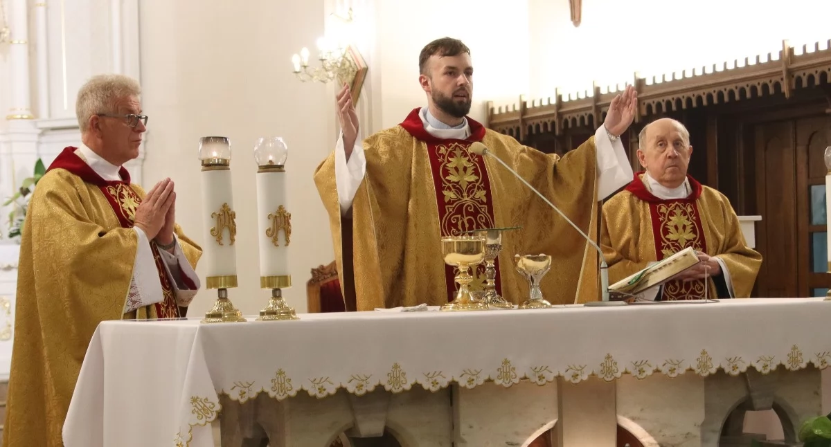 religia, święta prymicyjna Łukasza Grądzkiego kościele Trójcy Przenajświętszej Zambrowie[FOTO] - zdjęcie, fotografia