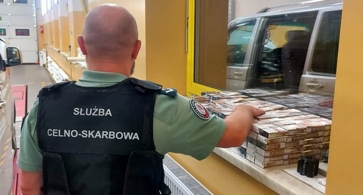 z regionu, Przemytnik wpadł granicy Schował papierosy siedzeniach samochodu [FOTO] - zdjęcie, fotografia