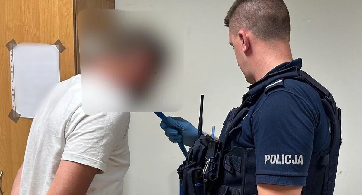 policja, Kierowca uprawnień alkoholu pasażerka poszukiwana narkotykami - zdjęcie, fotografia
