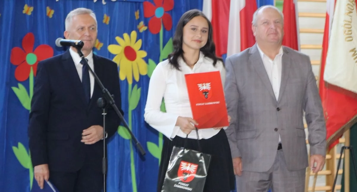 edukacja, Uczniowie zakończyli szkolny [FOTO] - zdjęcie, fotografia