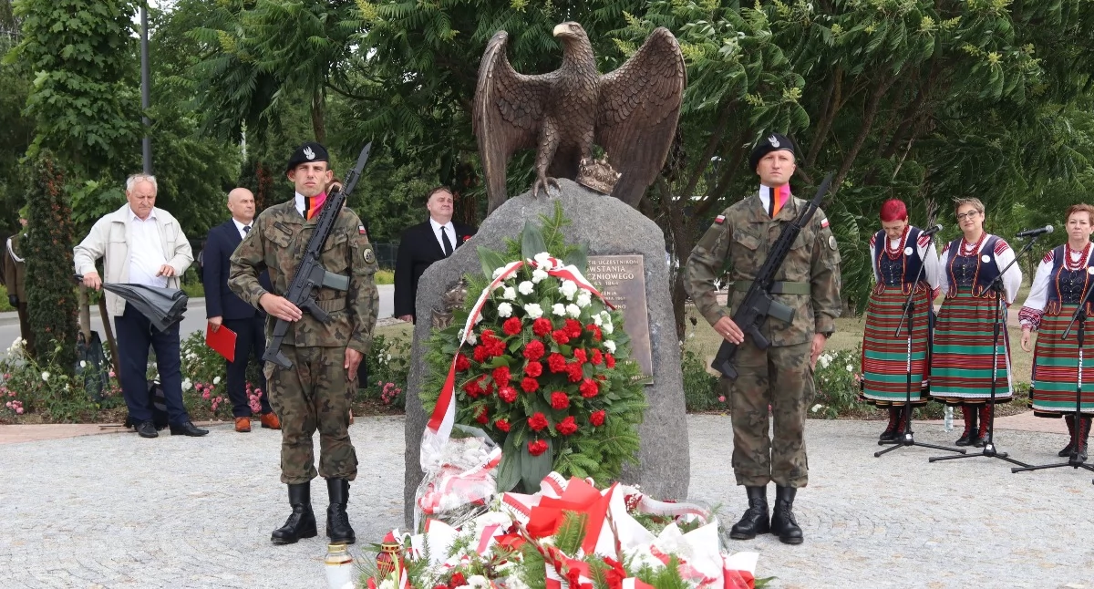 zdjęcie: pomnik w Zbrzeźnicy