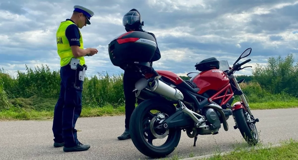 policja, Zambrowscy policjanci kontrolują jednoślady policyjna akcja drogach [FOTO] - zdjęcie, fotografia