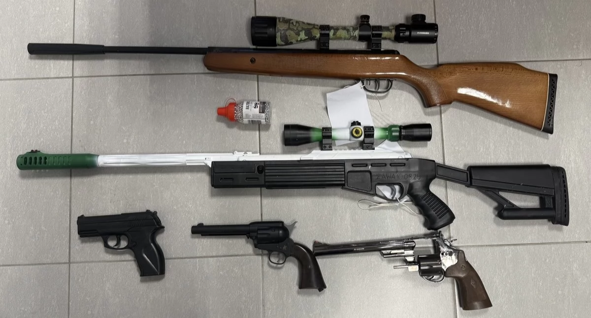 policja, Strzały balkonu zambrowskim osiedlu Policja szuka kolejnych pokrzywdzonych - zdjęcie, fotografia