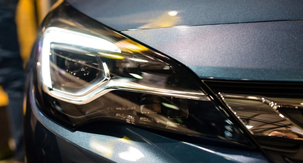 Matrix LED, zwykłe LED czy halogeny – które oświetlenie jest najtańsze w eksploatacji?
