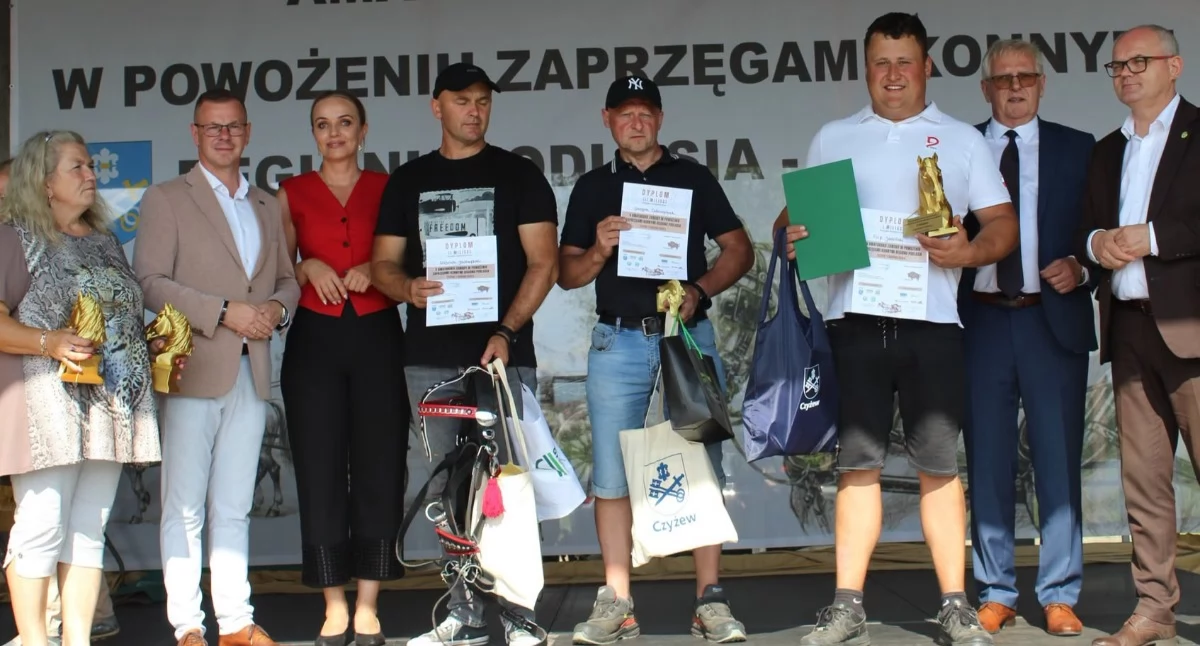 jeździectwo i konie, Sukces reprezentantów naszego powiatu Amatorskich Zawodach Powożeniu Zaprzęgami Konnymi [FOTO] - zdjęcie, fotografia