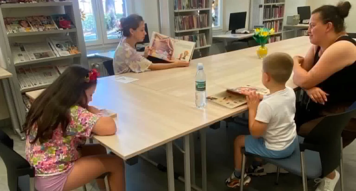 wydarzenia, Upał przeniósł Czytanie plenerze Dzieci rozmawiały wartościach [FOTO] - zdjęcie, fotografia