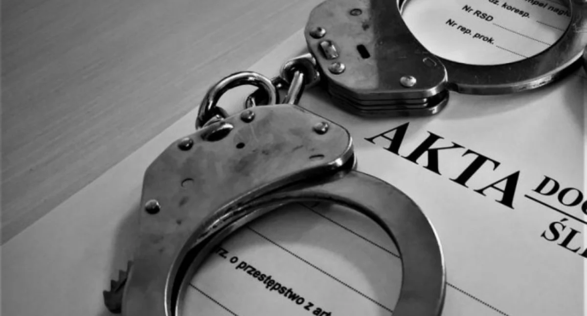 policja, Uciekał przed policją ulicach Zambrowa Poszukiwany latek miał sobie narkotyki - zdjęcie, fotografia
