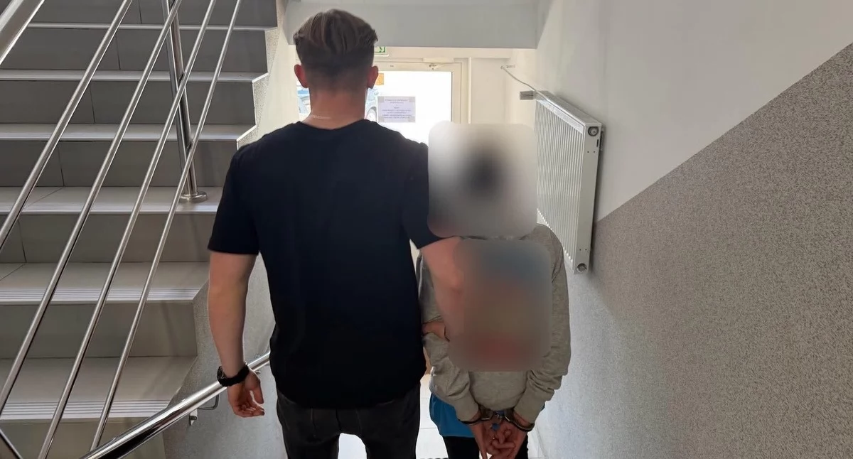policja, Awantura mieszkaniu zakończyła pobiciem osoby policyjnej - zdjęcie, fotografia