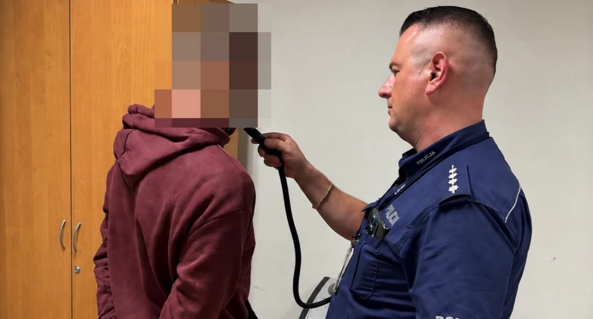 policja, Zambrowscy policjanci zatrzymali dwóch nietrzeźwych kierowców - zdjęcie, fotografia