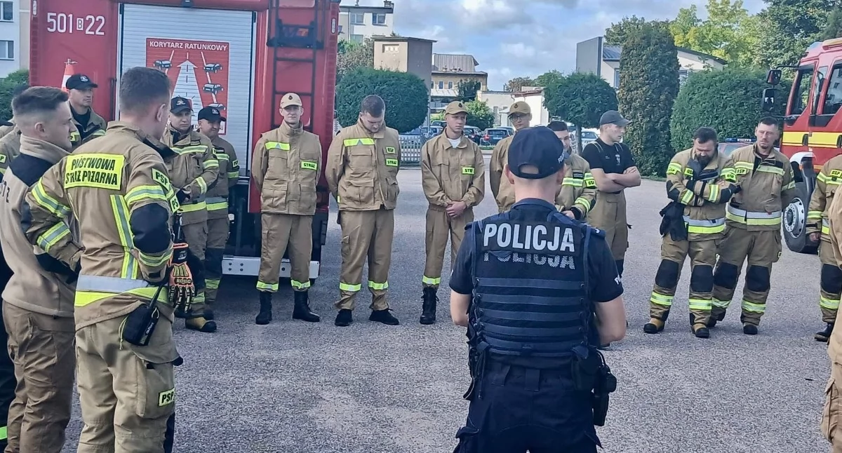 policja, Strażacy policjanci ewakuowali placówkę medyczną Zambrowie [FOTO] - zdjęcie, fotografia