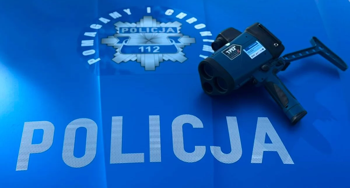 policja, Pędził przez obszar zabudowany ponad setką Policjanci zatrzymali prawo jazdy latkowi - zdjęcie, fotografia