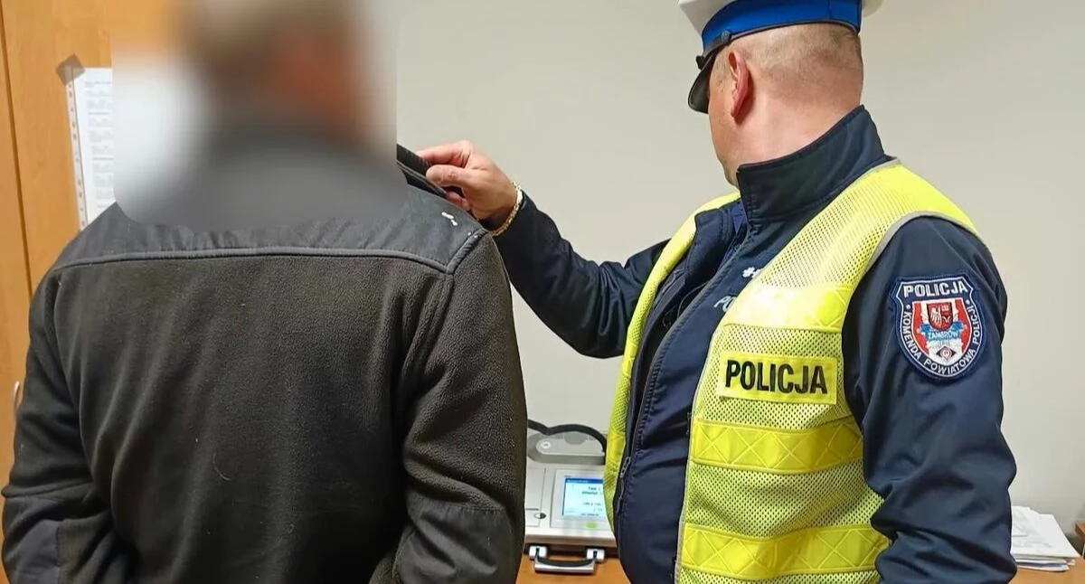 policja, Policjanci skontrolowali kierowców Szumowie wpadł latek promila - zdjęcie, fotografia