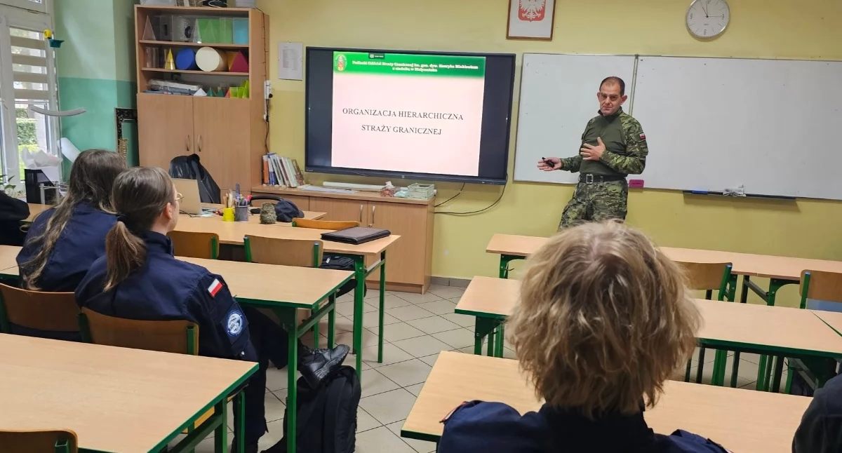 edukacja, Funkcjonariusz Podlaskiego Oddziału Straży Granicznej odwiedził młodzież [FOTO] - zdjęcie, fotografia