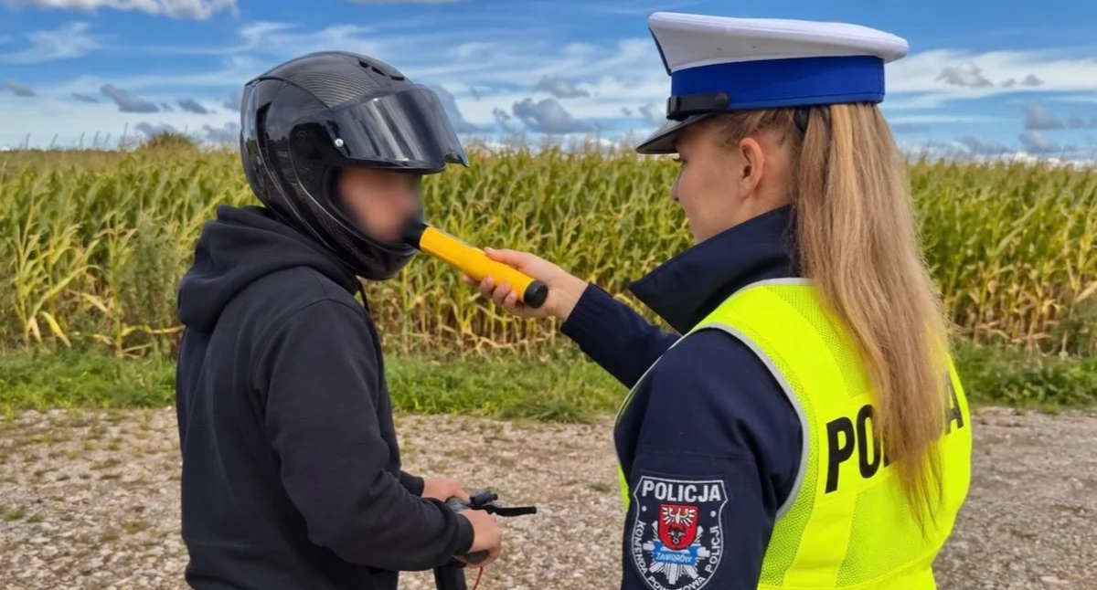 policja, Przybywa zdarzeń udziałem hulajnóg Zambrowska policja przypomina zasady - zdjęcie, fotografia