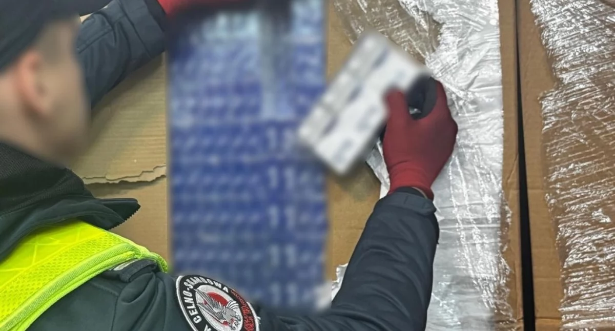 z regionu, zatrzymała trasie transport papierosów ponad miliona złotych [FOTO] - zdjęcie, fotografia