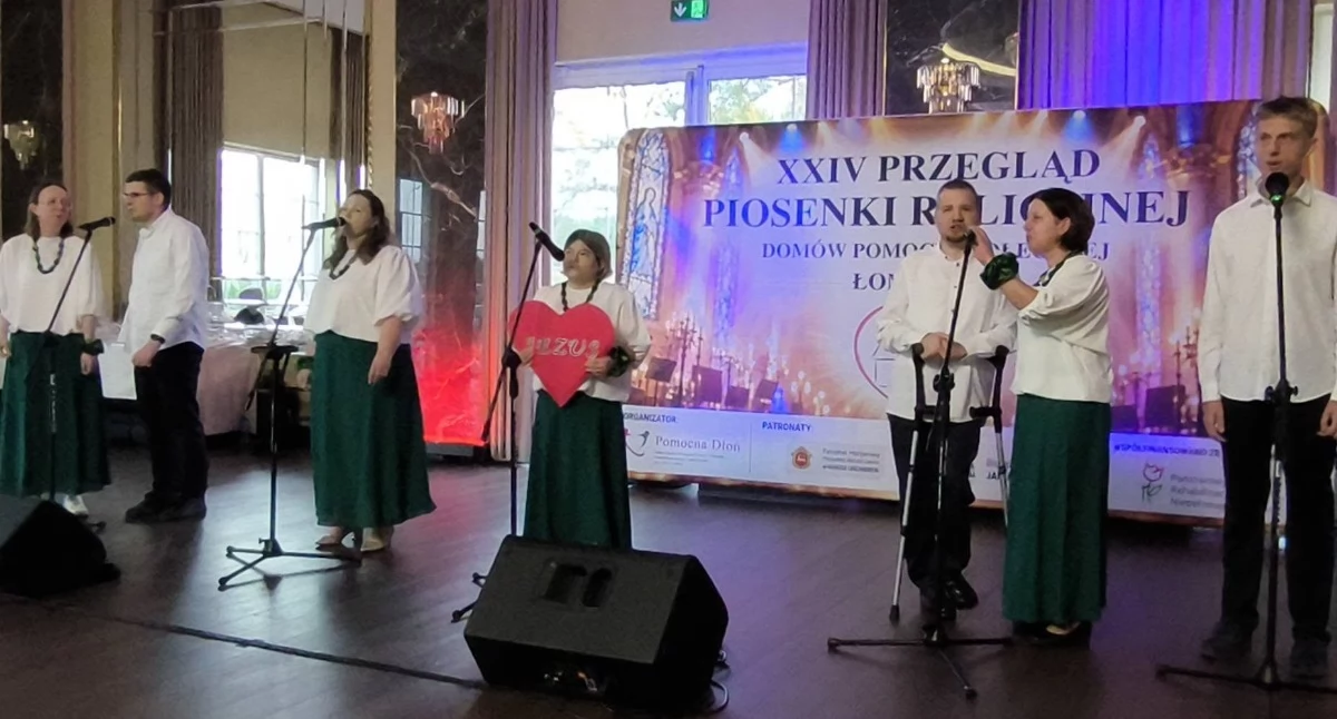 muzyka koncerty, Występ podopiecznych Warsztatu Terapii Zajęciowej Szumowie Przeglądzie Piosenki Religijnej [FOTO] - zdjęcie, fotografia