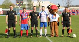 Olimpia minimalnie przegrywa z wiceliderem