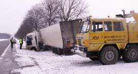 Skutki poślizgu w okolicach m. Sikory w dn. 23.02.2009 r. /Fot. SOS ASSISTANCE Marek...