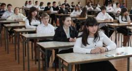 Uczniowie SP5 na kilka chwil przed sprawdzianem 2010