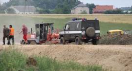 Robotnicy podczas budowy obwodnicy Zambrowa znaleźli 5 pocisków moździerzowych kalibru...