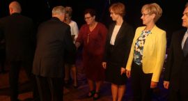 Dyrektorzy i nauczyciele szkół miejskich wyróżnieni