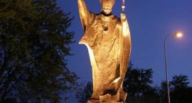 Pomnik Papieża JPII nocą /Fot. G.Zawistowski