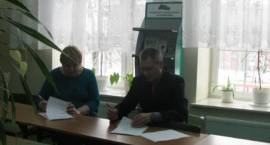 Dyrektor PUP Dariusz Olszewski przekazał wyposażenie SZPIK-ów dyrektorom szkół 15...