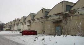 Niszczejąca hala o pow. 8,4 tys. m2 stan na 13 I 2006 r. /Fot. Grzegorz Zawistowski