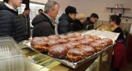 Dziś Tłusty Czwartek. Kolejki do cukierni