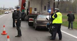 Karambol na drodze nr 8 w dn. 25.04.2012 r. Samochód osobowy zmiażdżony pomiędzy dwiema...