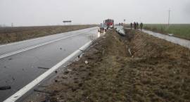 Skutki zderzenia dwóch aut na drodze nr 66 koło Wdziękonia Drugiego w dn. 31.03.2012 r....