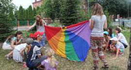 Wolontariusze oraz warsztaty artystyczne w OWR Caritas