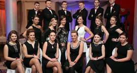 Studniówka Zespołu Szkół Ogólnokształcących - zdjęcia grupowe /Foto Piotrowscy