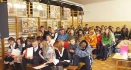 Apel Papieski w Zespole Szkół Stowarzyszenia Wspierania Edukacji i Rynku Pracy w Zambrowie