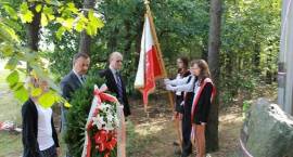 Uroczystości pod pomnikiem w Wądołkach