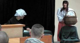 Przedstawienie teatralne w Zakładzie Karnym w Czerwonym Borze.