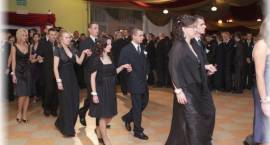 Studniówka 2010 w Zespole Szkół Agroprzedsiębiorczości w Zambrowie /Foto Piotrowscy