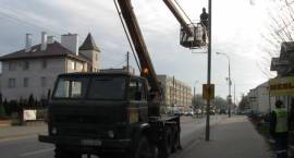 Montaż ozdób świątecznych na ulicach Zambrowa