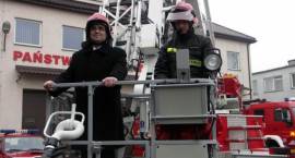 Prezentacja nowego podnośnika hydraulicznego zakupionego w litopadzie 2007 r./Fot....